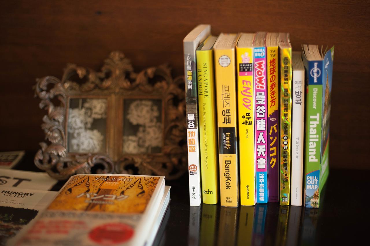 The Motley House Hostel Bangkok Bagian luar foto